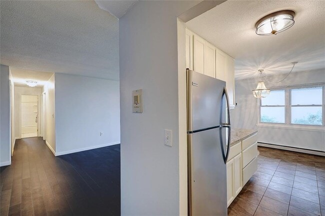 Photo - 37 Bullocks Point Ave Unit 3C