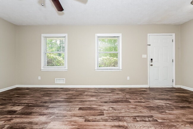 Photo - 694 Dixon Rd