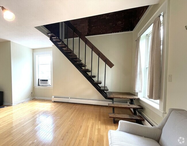 Building Photo - 352 Greene St Unit 3 Rental