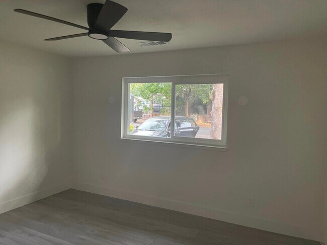 Photo - 7547 Sycamore Dr