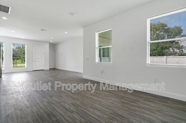 Photo - 1649 Lake Dr