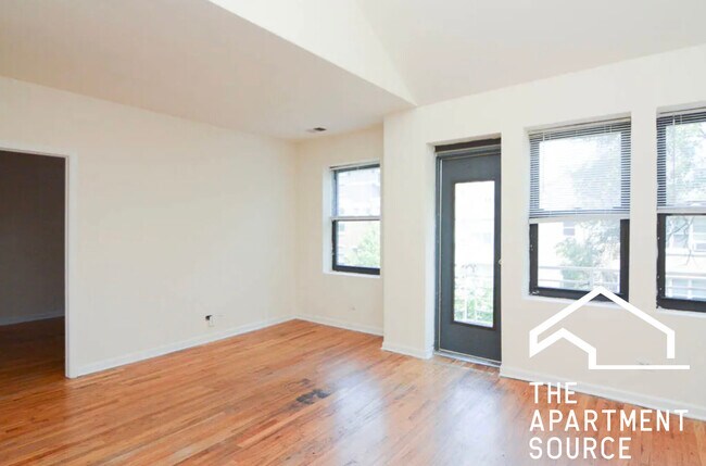Photo - 923 W Dickens Ave Unit 402