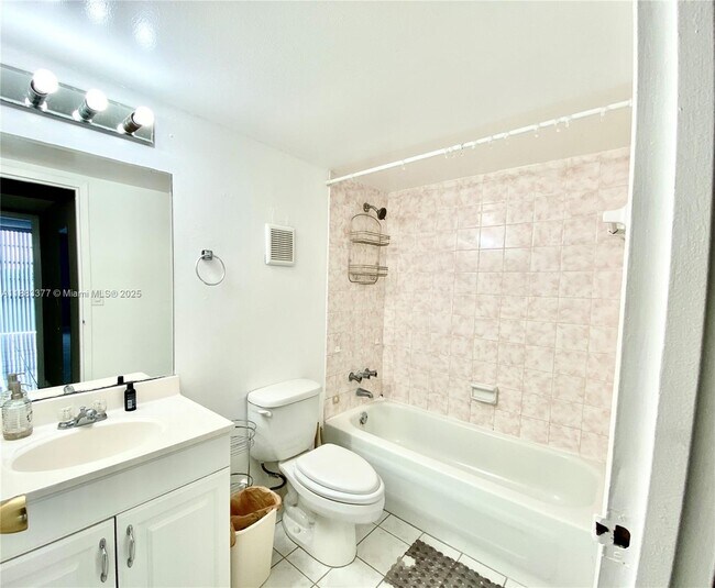 Photo - 16950 W Dixie Hwy Unit A536