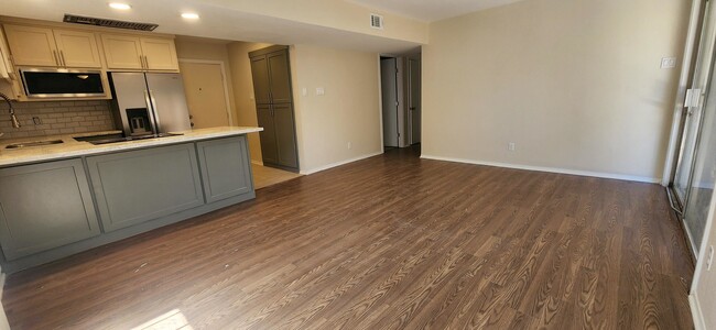 Photo - 909 Silber Rd Unidad 27