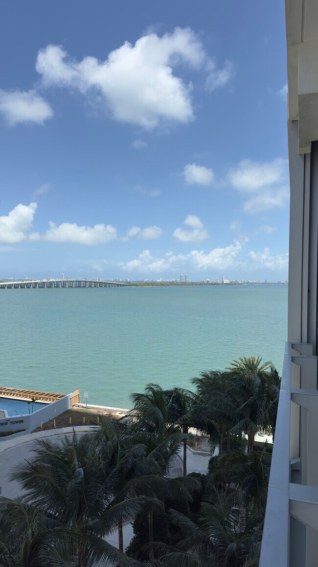 Photo - 460 NE 28th St