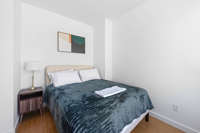 Photo - 17 St Marks Pl Unit SI ID1604395P