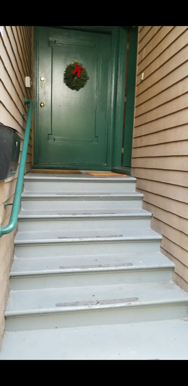 Building Photo - 2739 Dwight Way Unit B