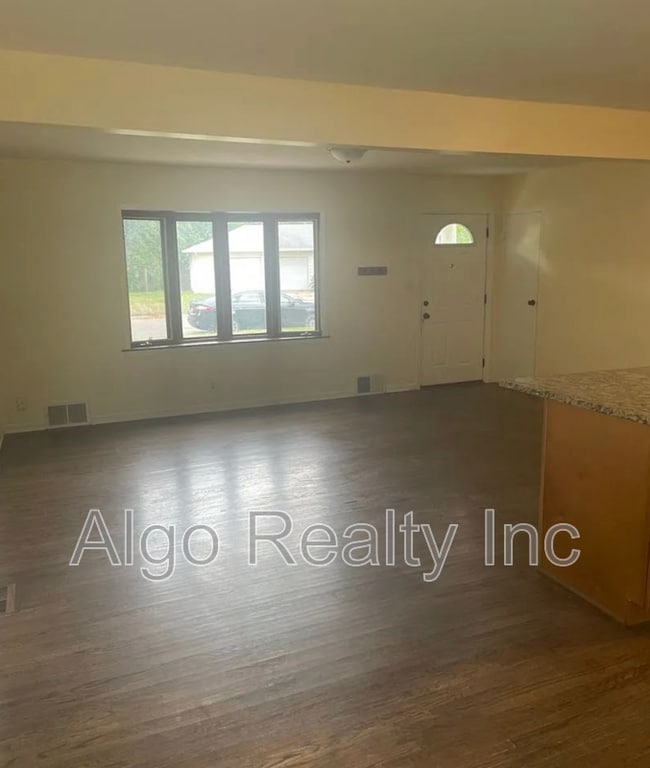 Photo - 5109 48th Ave N