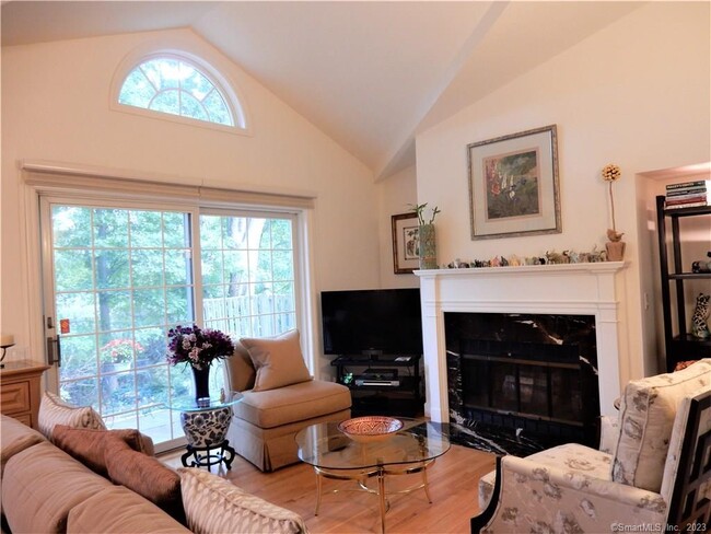 Photo - 230 Saugatuck Ave Unit APT 18