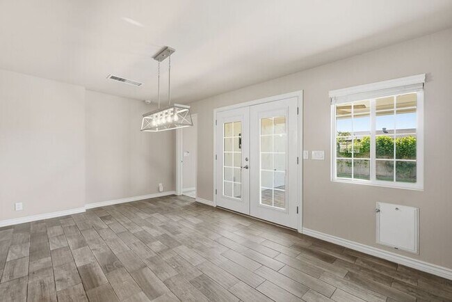 Photo - Modern 4 Bedroom, 3 Bathroom Home