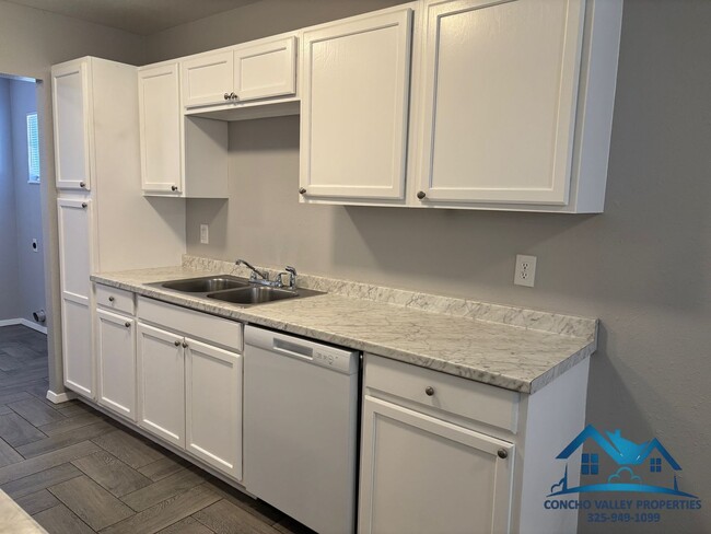 Photo - For Rent - 3 Bed/ 1.5 Bath near Fannin Elementary