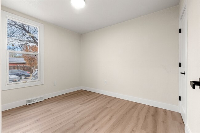 Photo - 704 E Dakota Ave