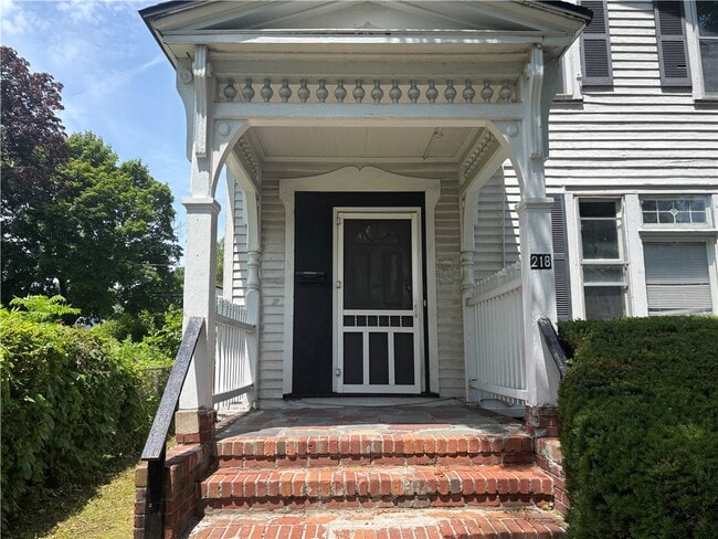 Building Photo - 218 Spencer St Rental