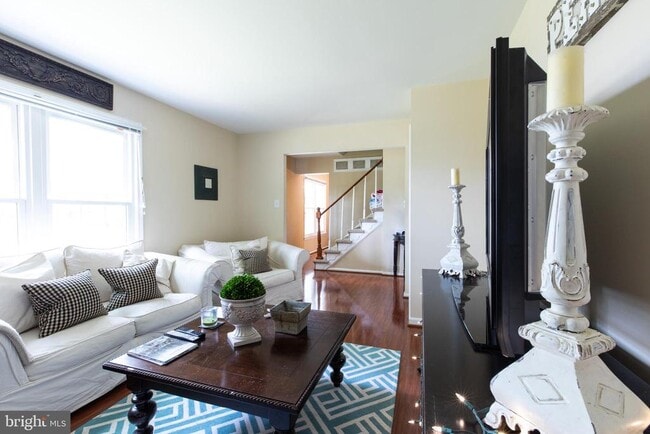 Photo - 2527 Lindley Terrace