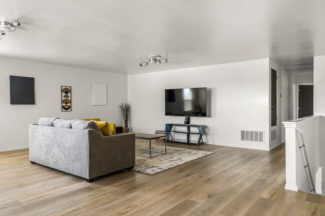 Photo - 311 Evening Grosbeak Dr Unidad SI ID1492677P