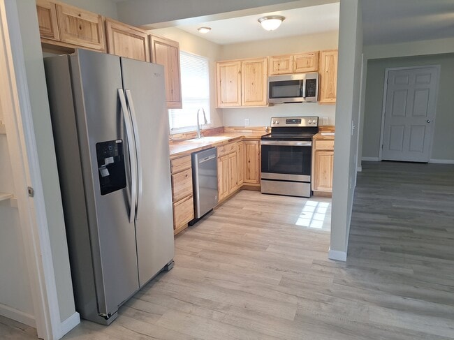 Kitchen - 547 Ronceverte Ave Unit 2