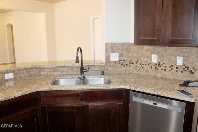 Photo - 853 Blue Park Ave