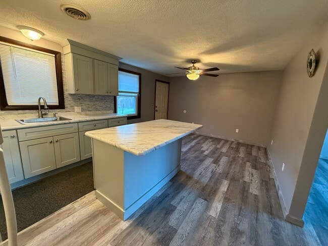 Photo - 388 Newcomb Rd Unidad Apartment-B