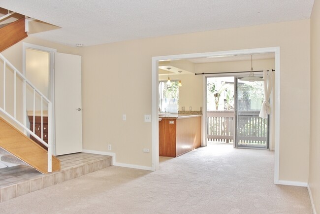 Updated 2B/1.5BA Condo w/ 2 Parking Spaces... - Updated 2B/1.5BA Condo w/ 2 Parking Spaces... Unit I