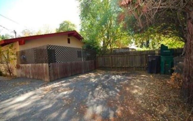 Photo - Cute 2 bedroom 1 3/4 bath