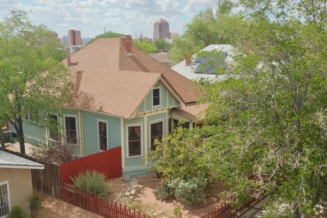 Building Photo - HISTORIC QUEEN ANNE 3 Bedroom  2 Bath Rental