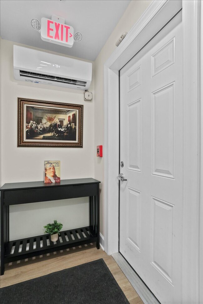 Photo - 34 W Franklin St Apartamentos