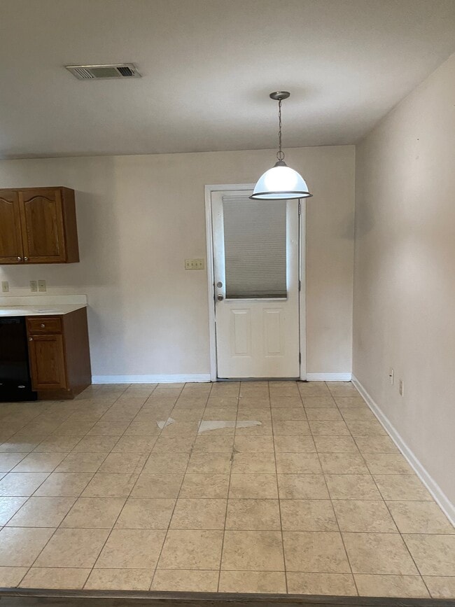 Photo - 2213 Mustang St