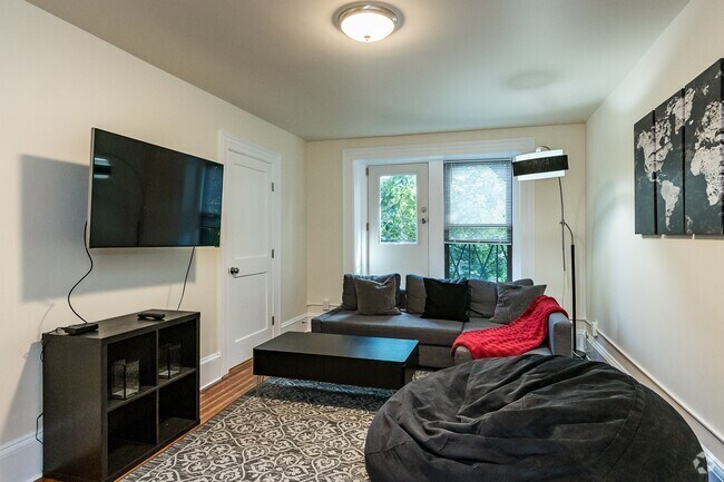 Building Photo - 1415 Beacon St Unit 4 Rental