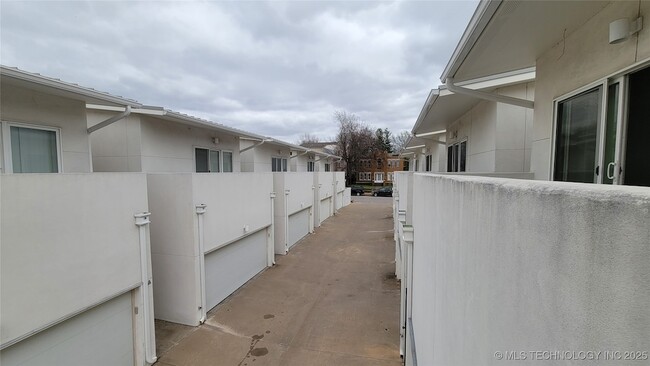 Building Photo - 1430 S Quincy Ave Rental