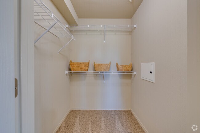 2BR, 2BA - 1108SF - Closet