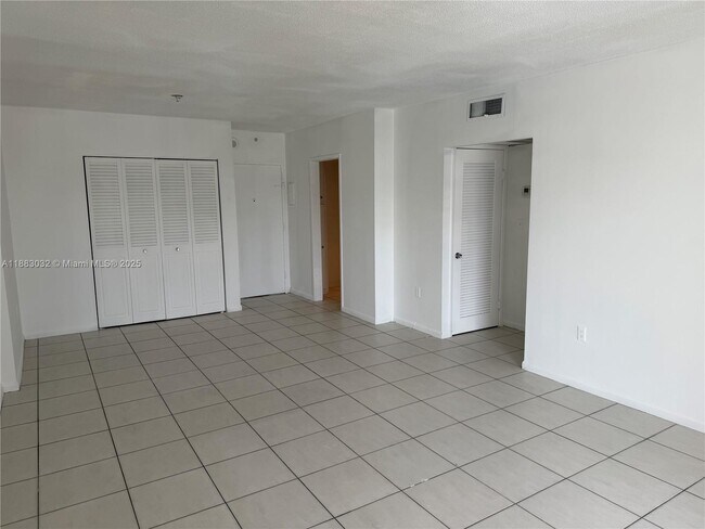 Photo - 400 Kings Point Dr Unidad 1227