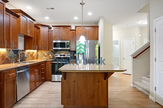 Photo - "Spacious 4-Bed Townhouse Retreat: 3.5 Baths & 2400 sq ft of Comfort in Auburn, WA!"