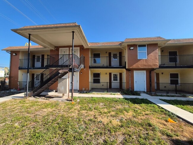 Building Photo - 3718 Pleasanton Rd