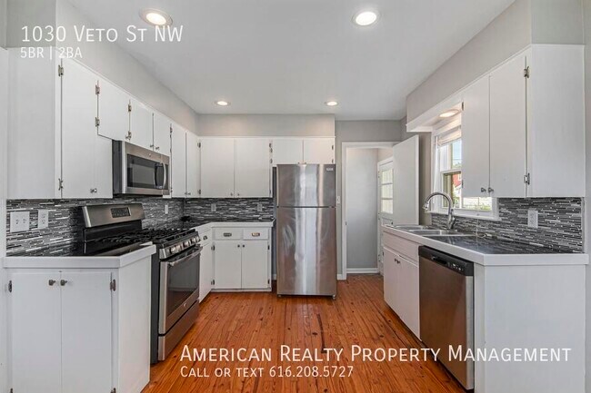 Photo - 1030 Veto St NW