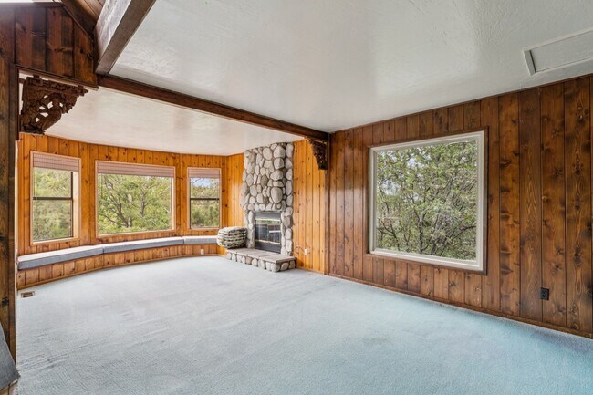 Photo - 1301 Calgary Dr
