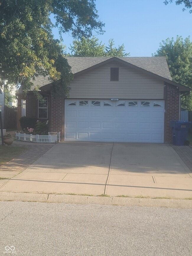 Photo - 10322 Draycott Ave