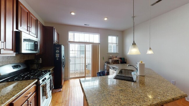 Photo - Three Bed Graduate Hospital Apartment