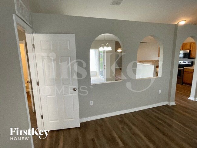 Photo - 331 Columbo St