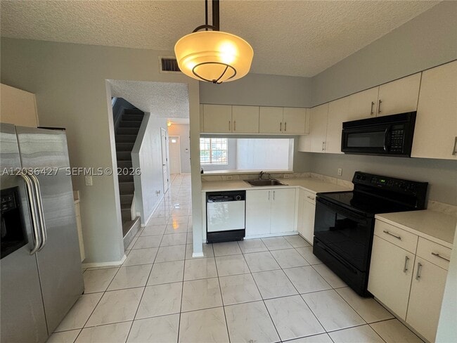 Photo - 77 Simonton Cir