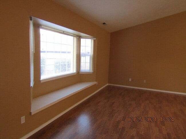 Photo - 3 bedroom 2 bathroom at the End of the cul-de-sac Home with RV Parking