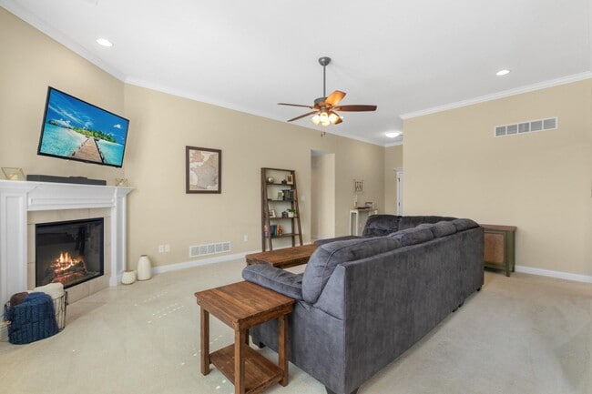Photo - 5611 Abercorn Dr