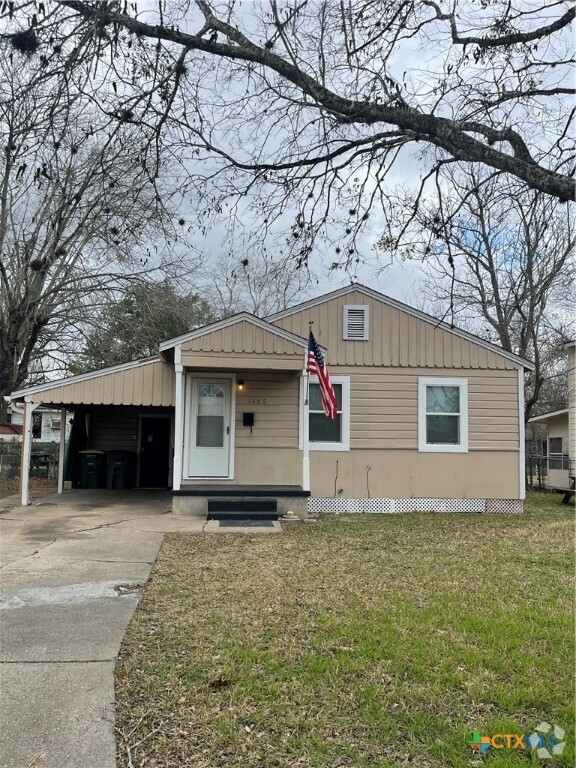 Building Photo - 1506 E Mistletoe Ave Rental