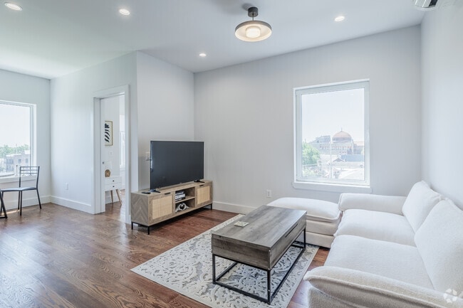 2BR, 2BA - 849SF - Living Room