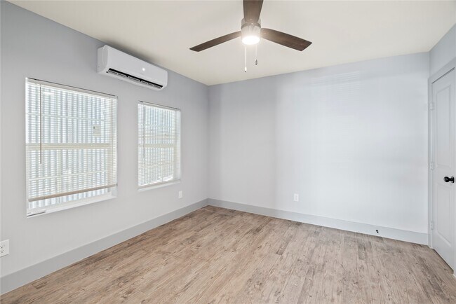 305 Roberts St Unidad 8