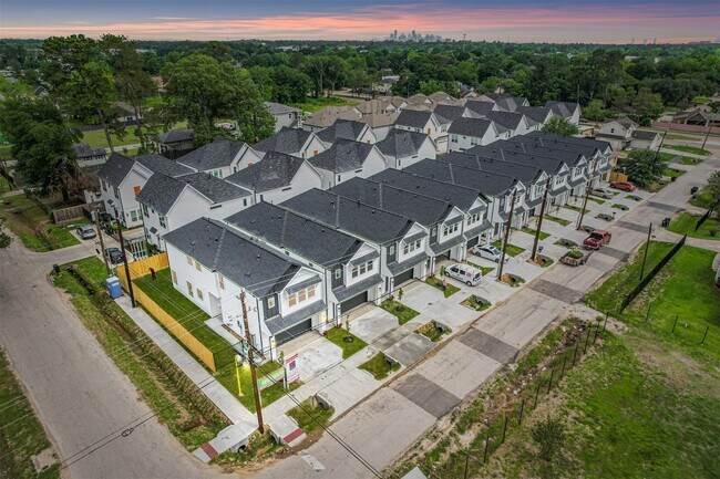 Photo - 5630 Balbo St