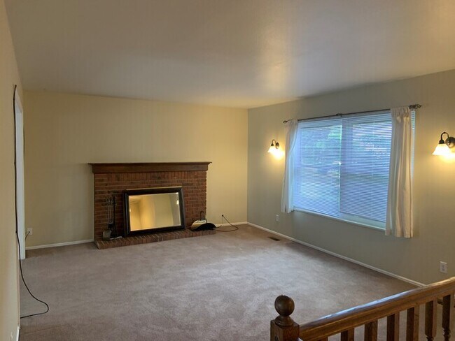 Photo - Spacious Sandy 3 Bedroom!