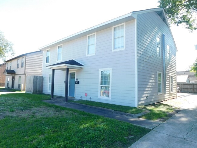 Building Photo - 3332 Blodgett St