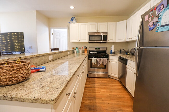 Photo - 66 Egmont St Unit 2