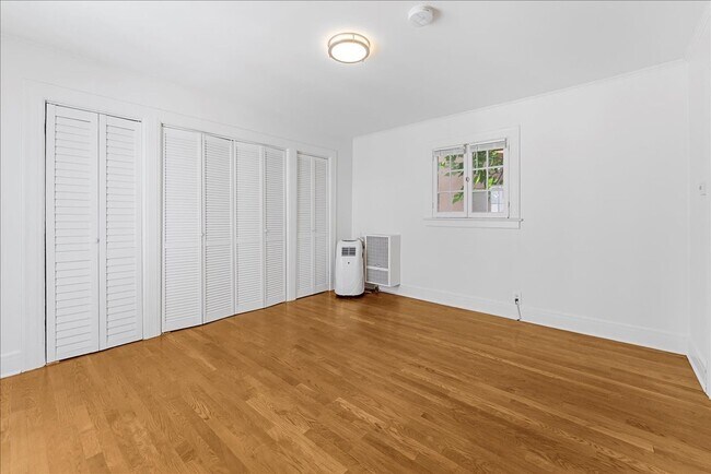 Photo - 378 1/2 Columbia Ave Unidad 324