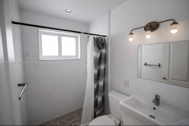 Photo - 552 NE 61st St Unit 4